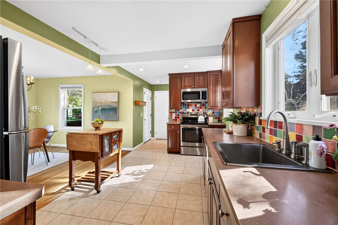 41 Rock Beach Road Irondequoit, NY 14617 - Photo 15 of 50 Gallery Image 15