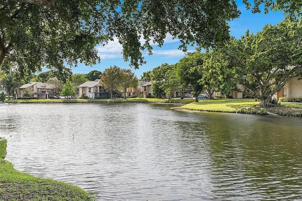 9370 Southwest 1st Street, Unit 106 Plantation, FL 33324 - Photo 2 of 33 Photo 2