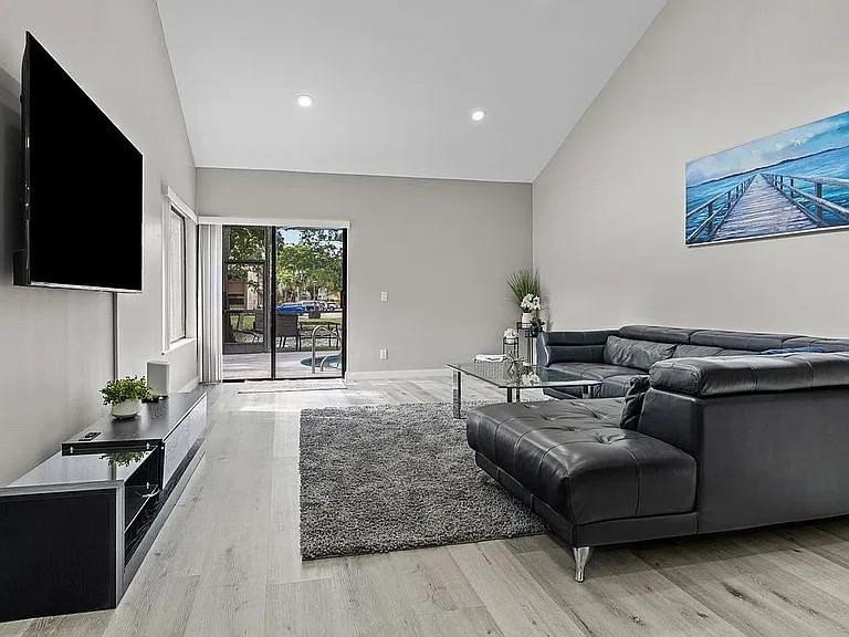 9370 Southwest 1st Street, Unit 106 Plantation, FL 33324 - Photo 9 of 33 Photo 9