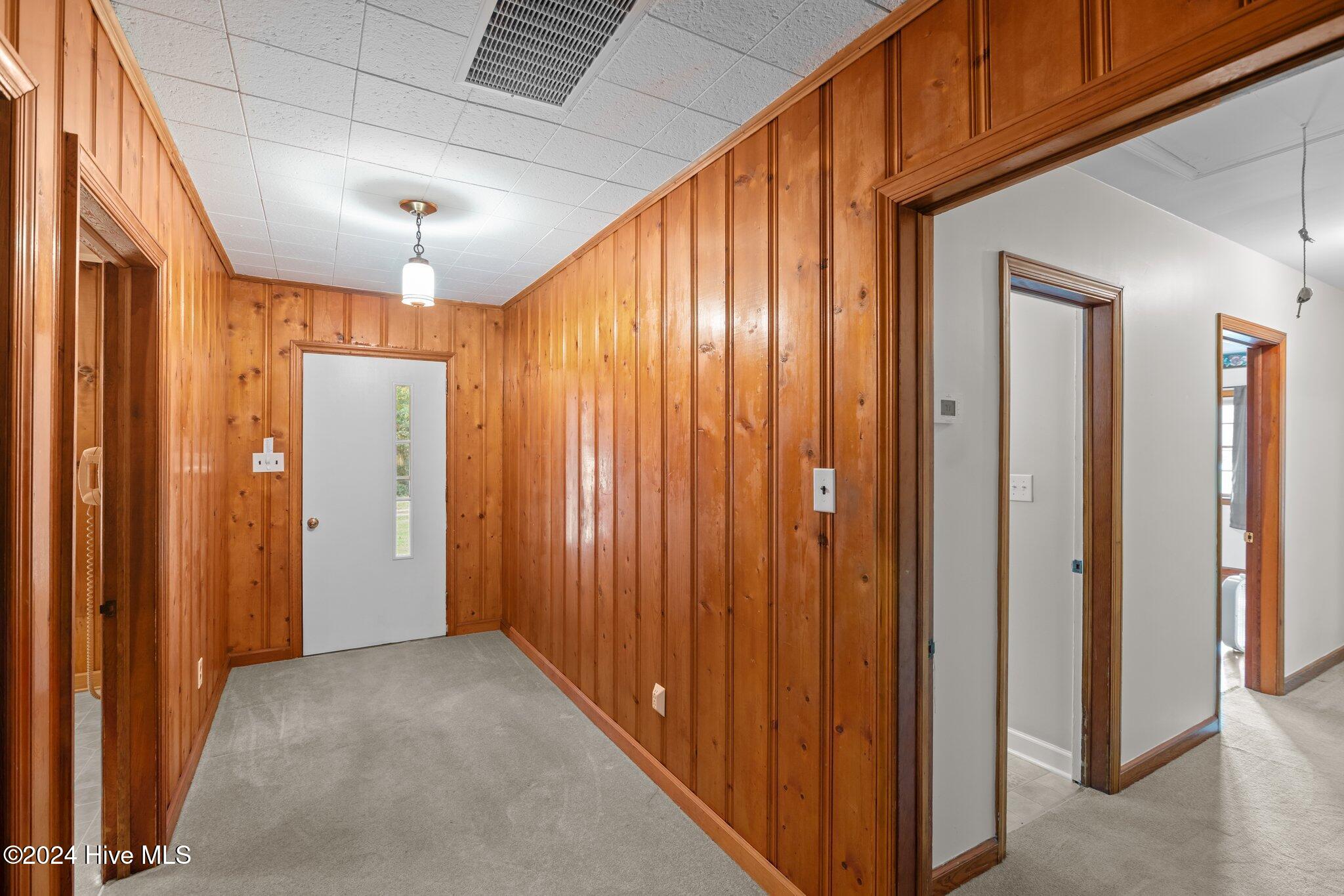 302 Pine Ridge Avenue New Bern, NC 28560 - Photo 8 of 46 Foyer - Reverse