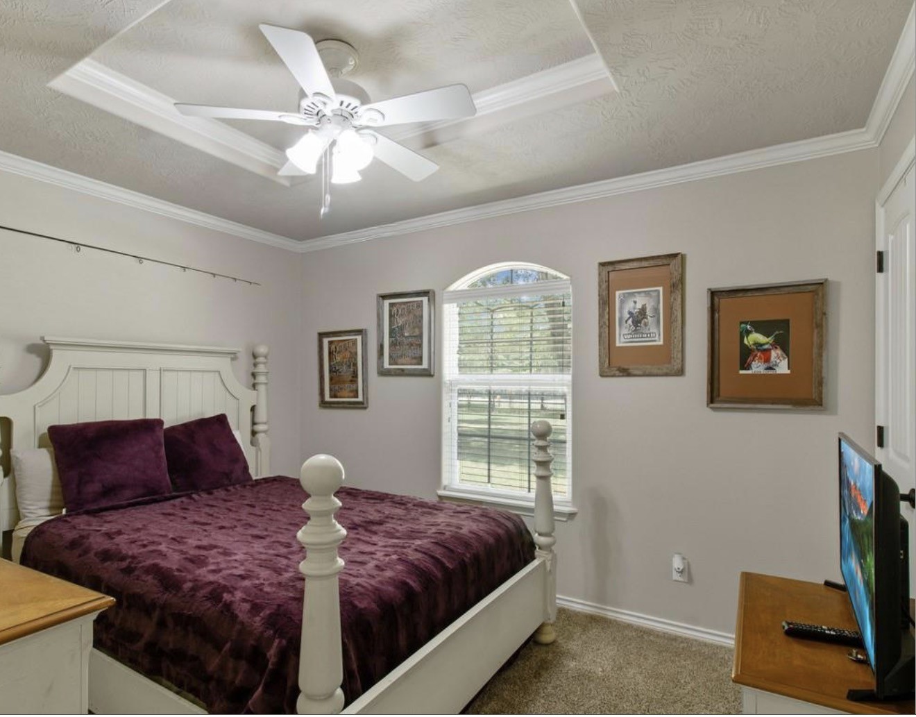 5177 PR 4052 Normangee, TX 77871 - Photo 18 of 20 a bedroom with a large bed and a window