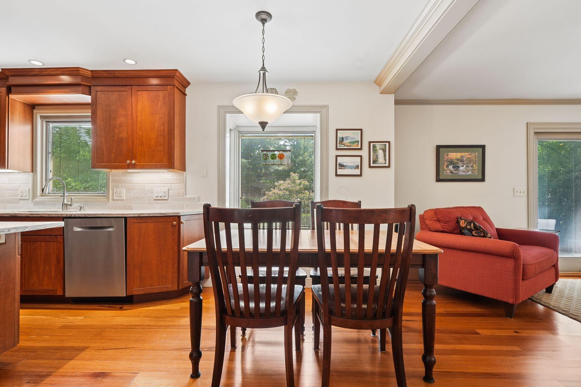 3259 Smiley Road Columbus, OH 43221 - Photo 15 of 37 Eat in kitchen