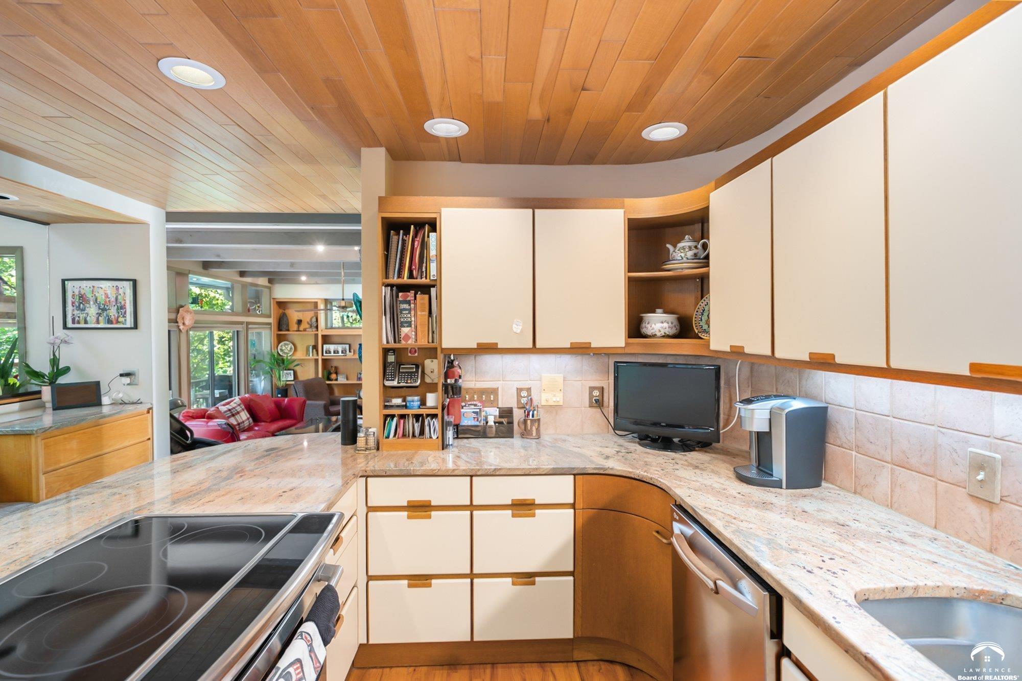 1321 Raintree Place Lawrence, KS 66044 - Photo 23 of 80