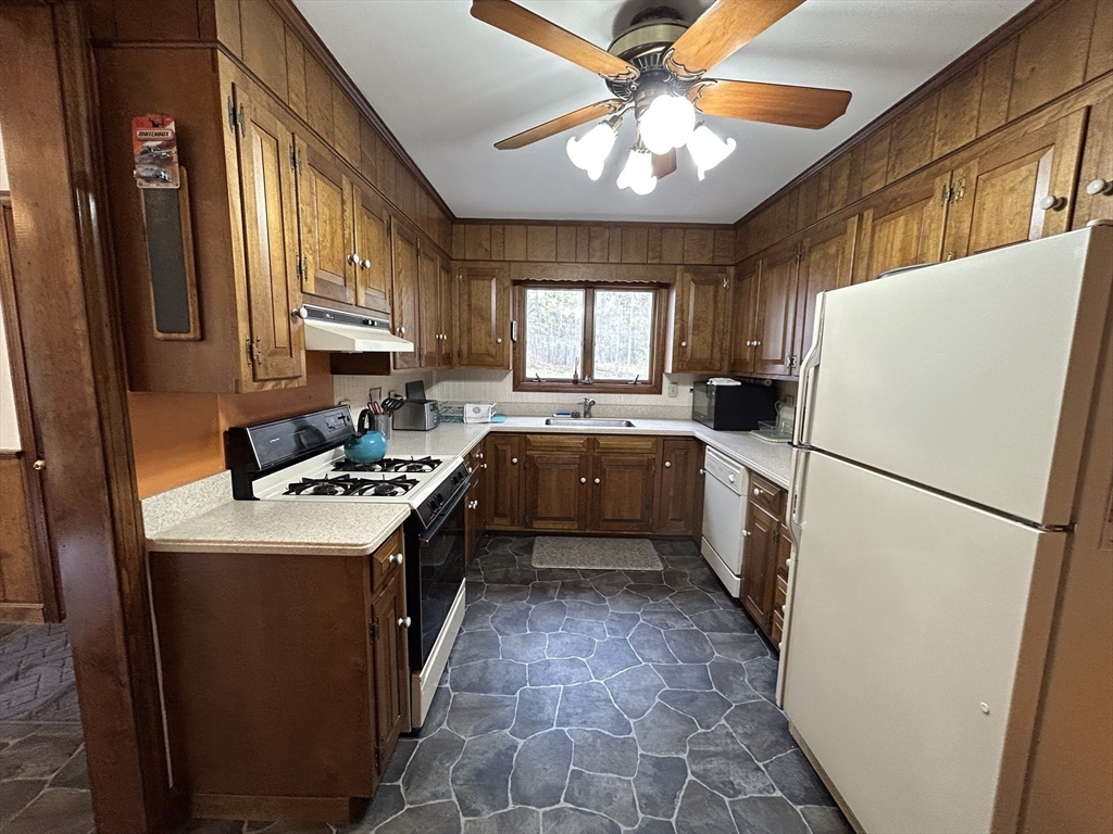 35 Lakeshore Road Boxford, MA 01921 - Photo 8 of 35