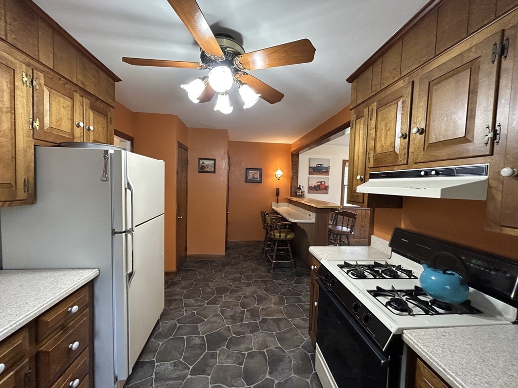 35 Lakeshore Road Boxford, MA 01921 - Photo 10 of 35