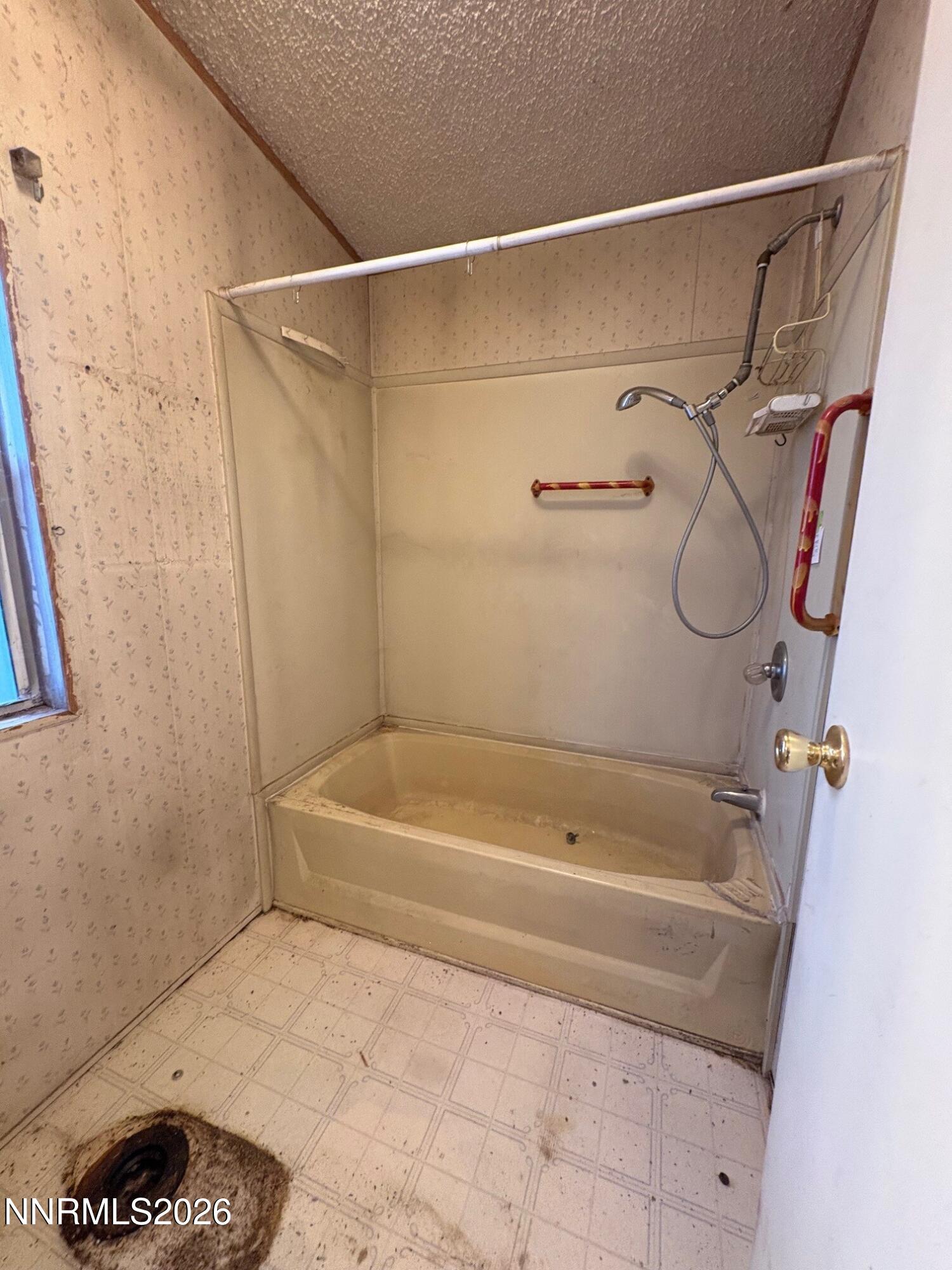 347 Short Avenue Sun Valley, NV 89433 - Photo 18 of 29 a bathroom with a bath tub with a shower