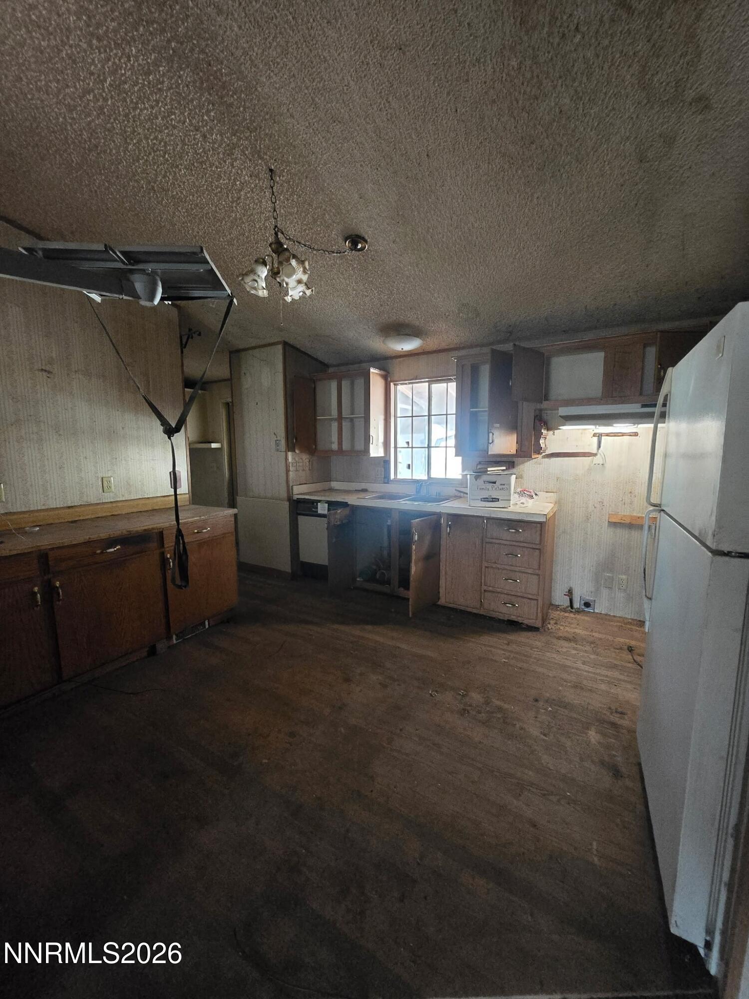 347 Short Avenue Sun Valley, NV 89433 - Photo 9 of 29 a kitchen with refrigerator and windows