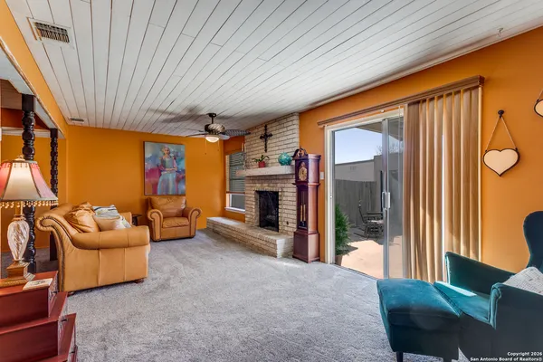 $205,000 | 406 Amistad Boulevard, Universal City, TX 78148