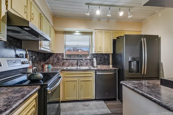 $205,000 | 406 Amistad Boulevard, Universal City, TX 78148