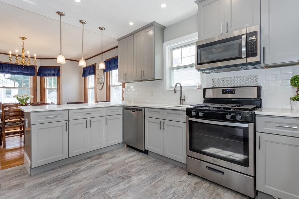 45 Brookfield Road Norwood, MA 02062 - Photo 4 of 20