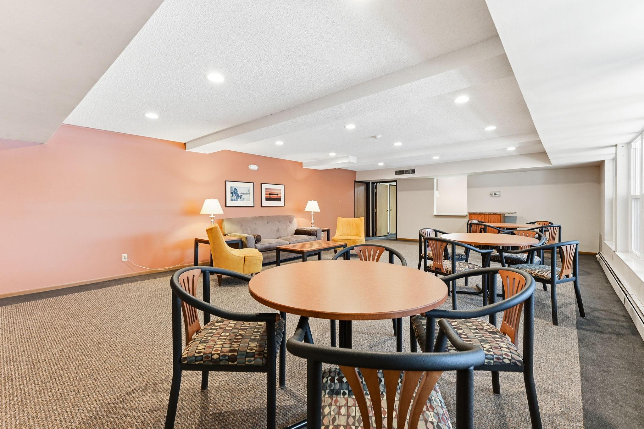 720 3rd Avenue Northeast, Unit 319 Minneapolis, MN 55413 - Photo 21 of 26