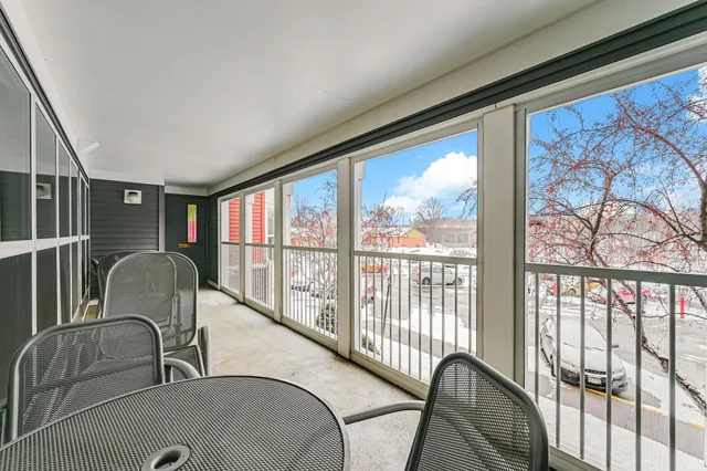 $165,000 | 720 3rd Avenue Northeast, Unit 319, Minneapolis, MN 55413