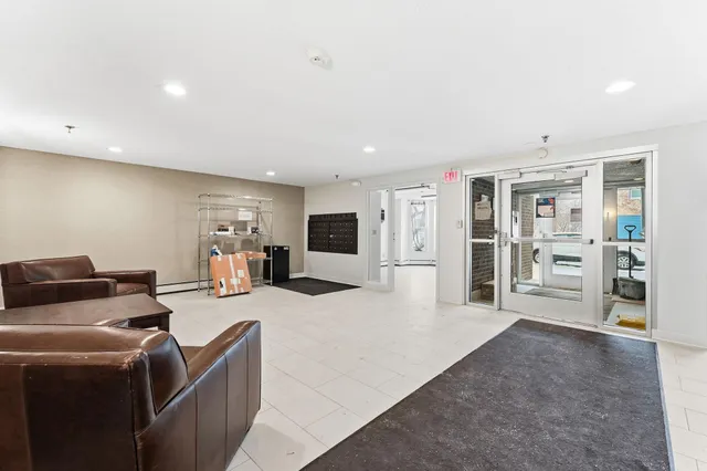 $165,000 | 720 3rd Avenue Northeast, Unit 319, Minneapolis, MN 55413