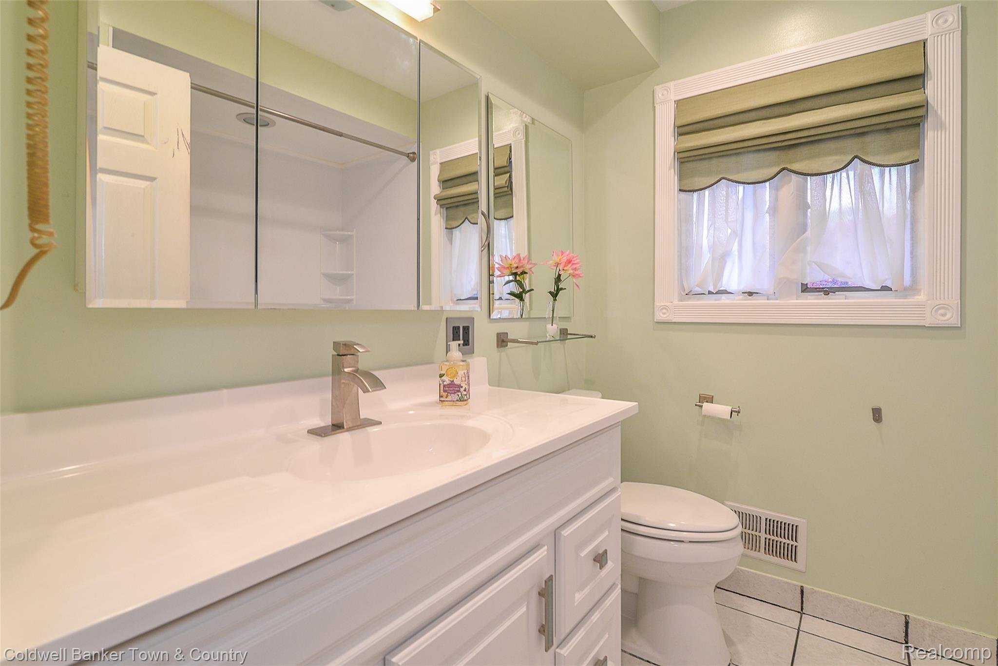 43827 Arlington Road Canton, MI 48187 - Photo 18 of 34 dsc_5691.jpg
