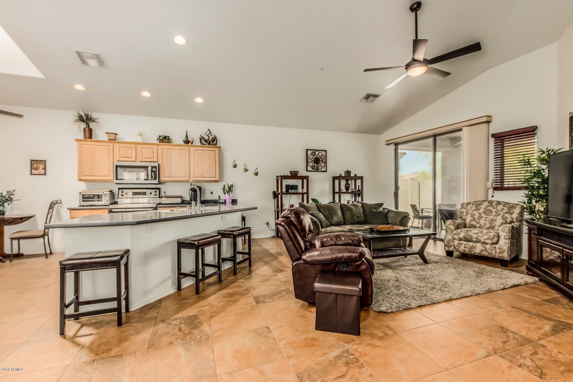 3218 East Fremont Road Phoenix, AZ 85042 - Photo 3 of 30 Family/Great room