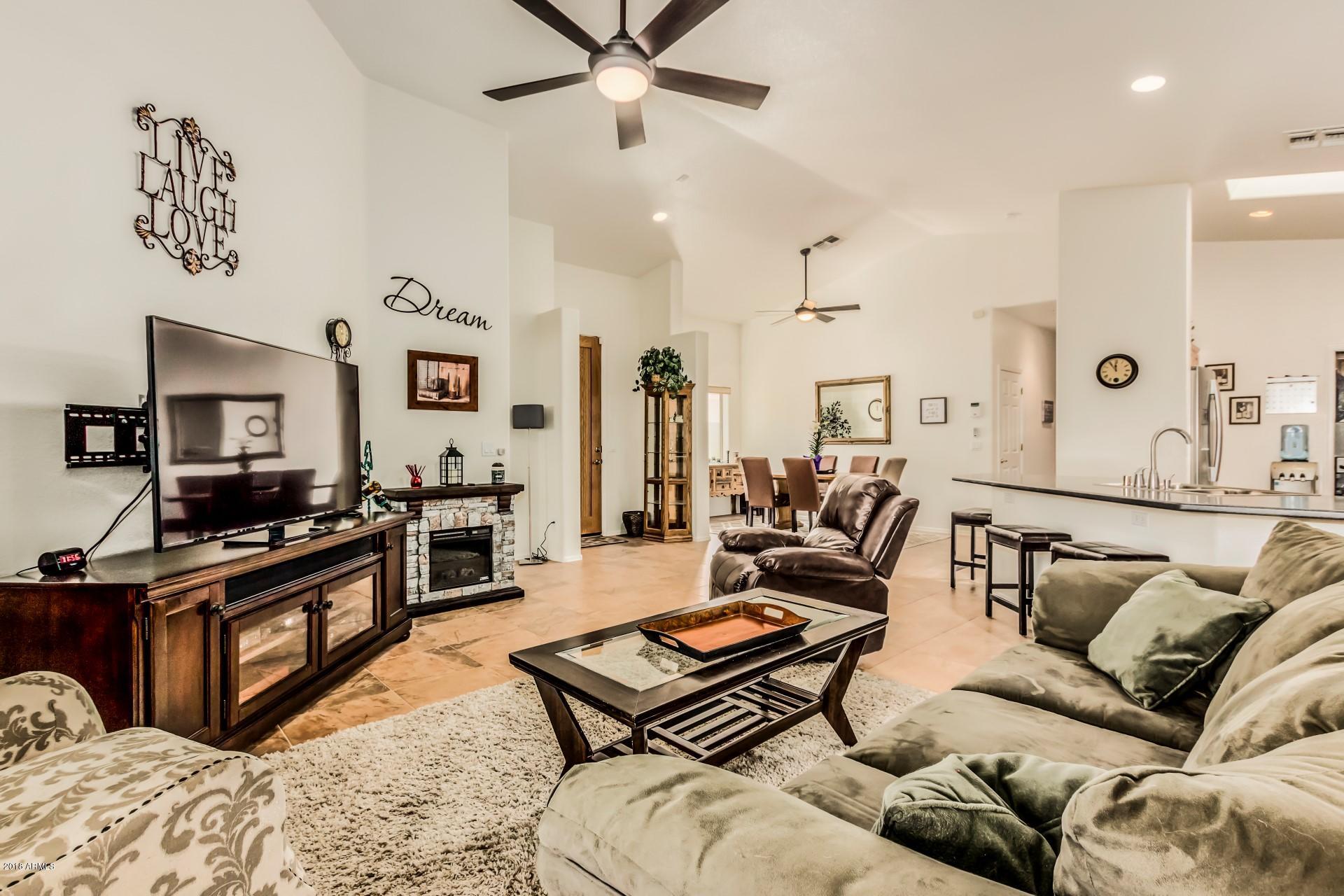3218 East Fremont Road Phoenix, AZ 85042 - Photo 4 of 30 Family room