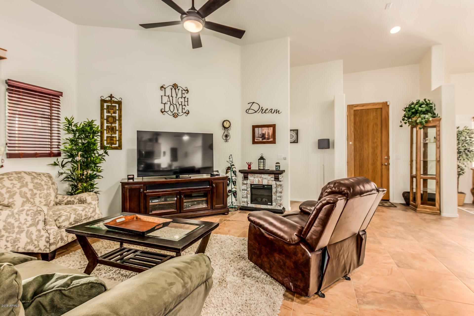 3218 East Fremont Road Phoenix, AZ 85042 - Photo 5 of 30 Family room