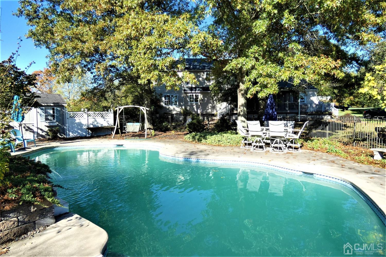 14 Apple Tree Road Flemington, NJ 08822 - Photo 32 of 33 a backyard of a house with table and chairs