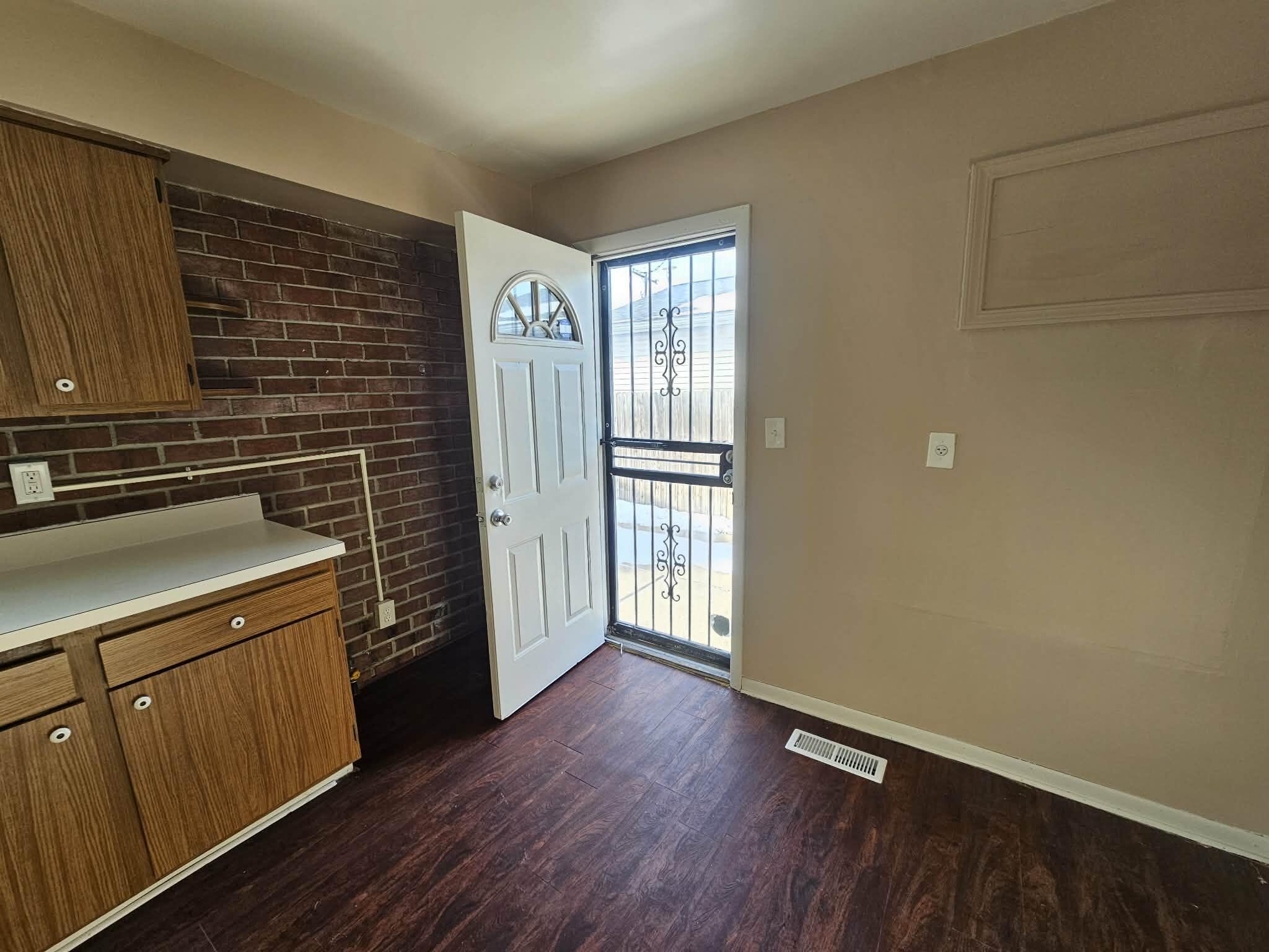 28339 Leroy Street Romulus, MI 48174 - Photo 23 of 28 Back / Side Door