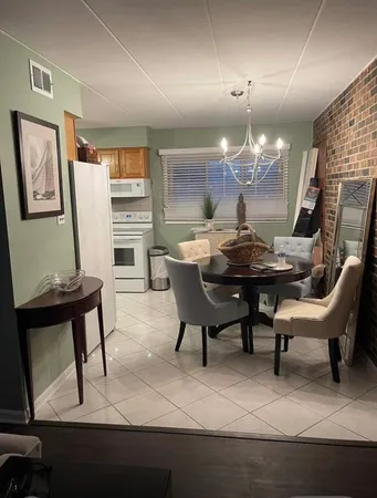 $224,900 | 11103 South St Louis Avenue, Unit 203, Chicago, IL 60655