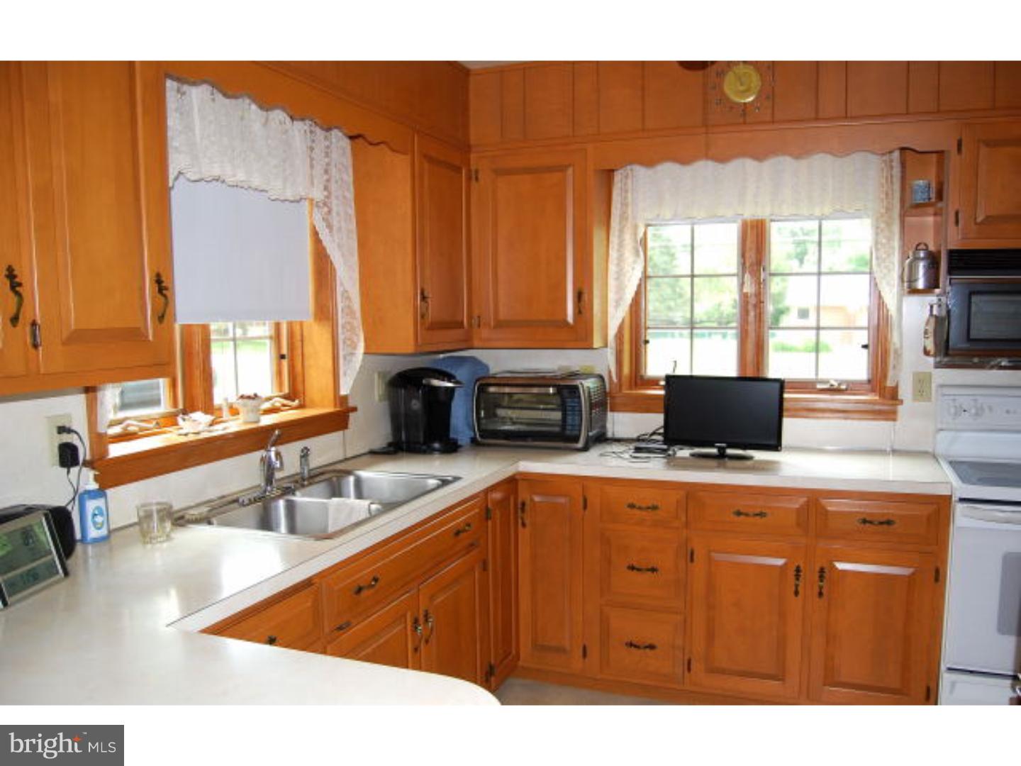 545 Gibraltar Road Reading, PA 19606 - Photo 9 of 21 Kitchen