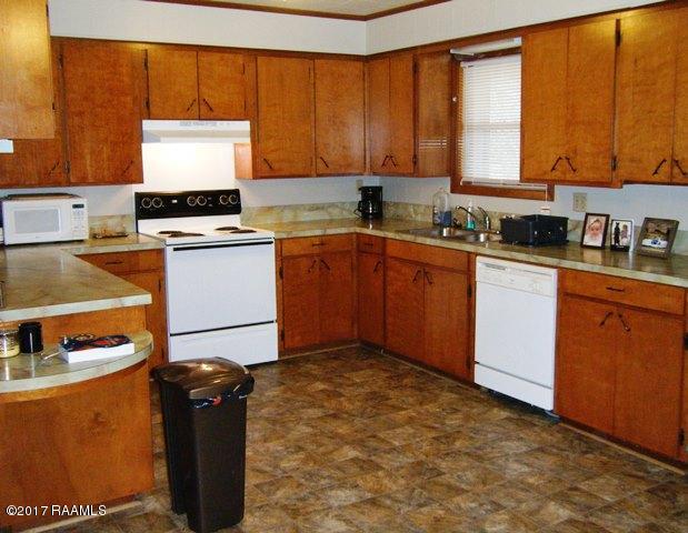 914 Church Road Opelousas, LA 70570 - Photo 5 of 21 DSCF4019 (1)