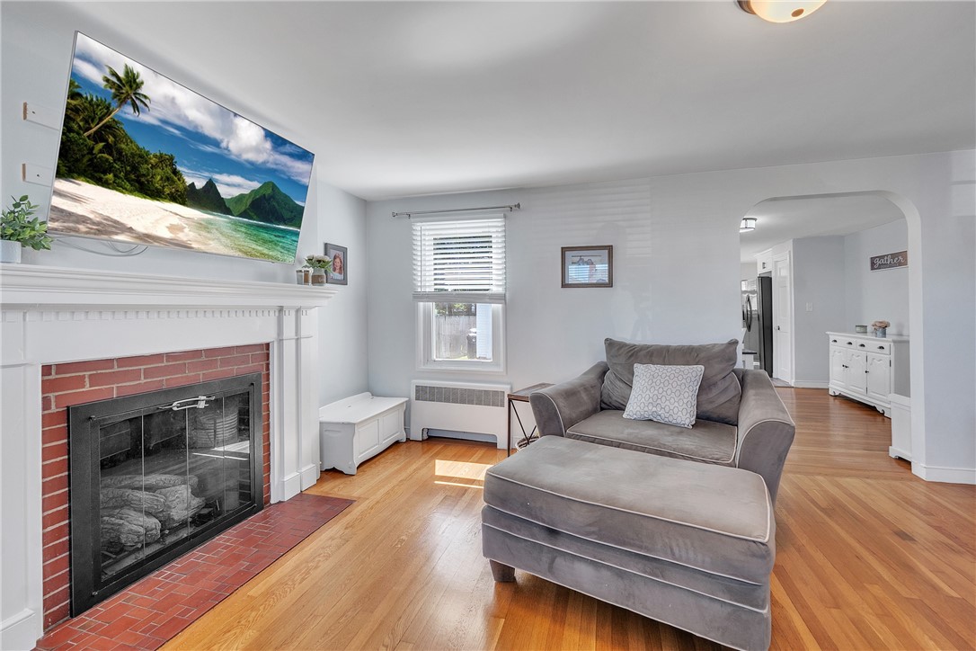 257 Woodhaven Road Pawtucket, RI 02861 - Photo 3 of 28 Gallery Image 3