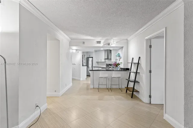 $2,400 | 10401 West Broward Boulevard, Unit 111, Plantation, FL 33324