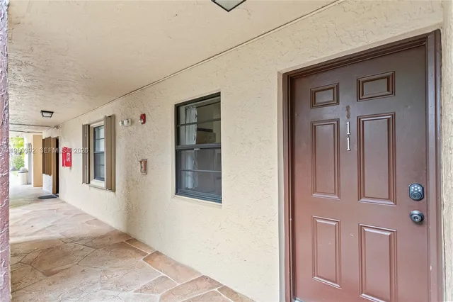 $2,400 | 10401 West Broward Boulevard, Unit 111, Plantation, FL 33324