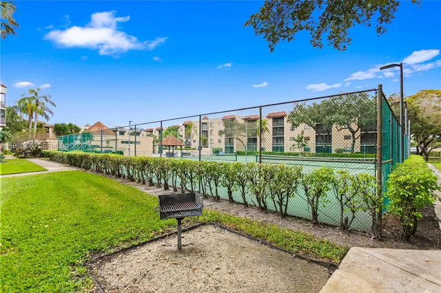 $2,400 | 10401 West Broward Boulevard, Unit 111, Plantation, FL 33324