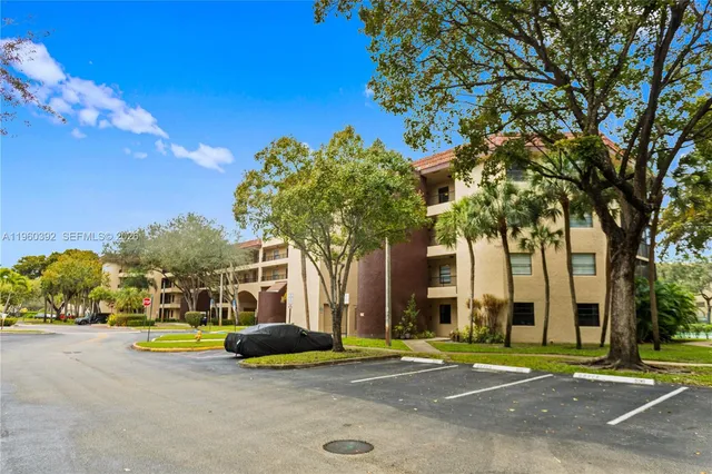 $2,400 | 10401 West Broward Boulevard, Unit 111, Plantation, FL 33324