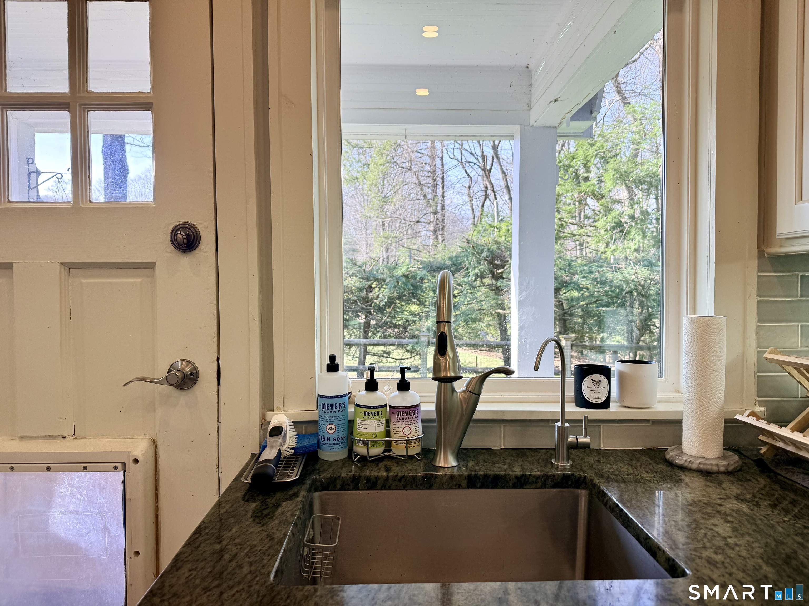 12 Sunset Pass Wilton, CT 06897 - Photo 14 of 31 a very nice looking room with a large window
