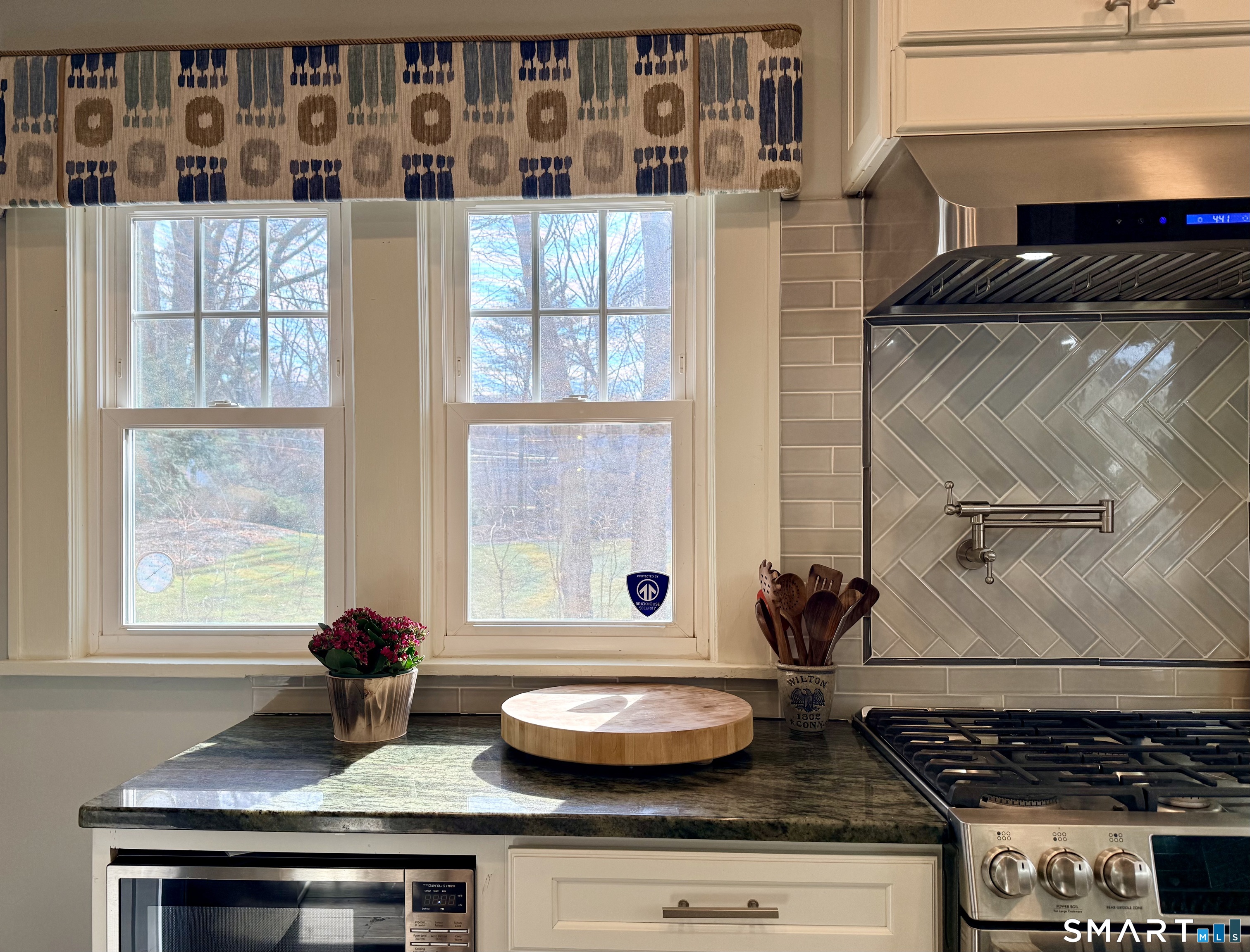 12 Sunset Pass Wilton, CT 06897 - Photo 15 of 31 a table with chairs and a stove