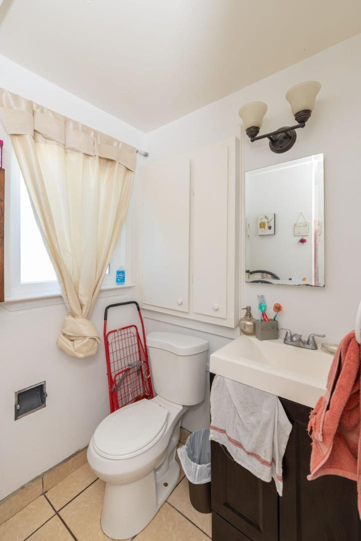 137 Calabasas Road Watsonville, CA 95076 - Photo 18 of 34 Gallery Image 18