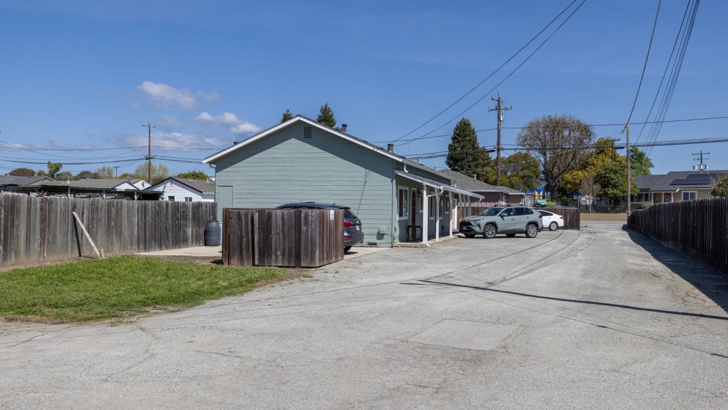 137 Calabasas Road Watsonville, CA 95076 - Photo 5 of 34 Gallery Image 5