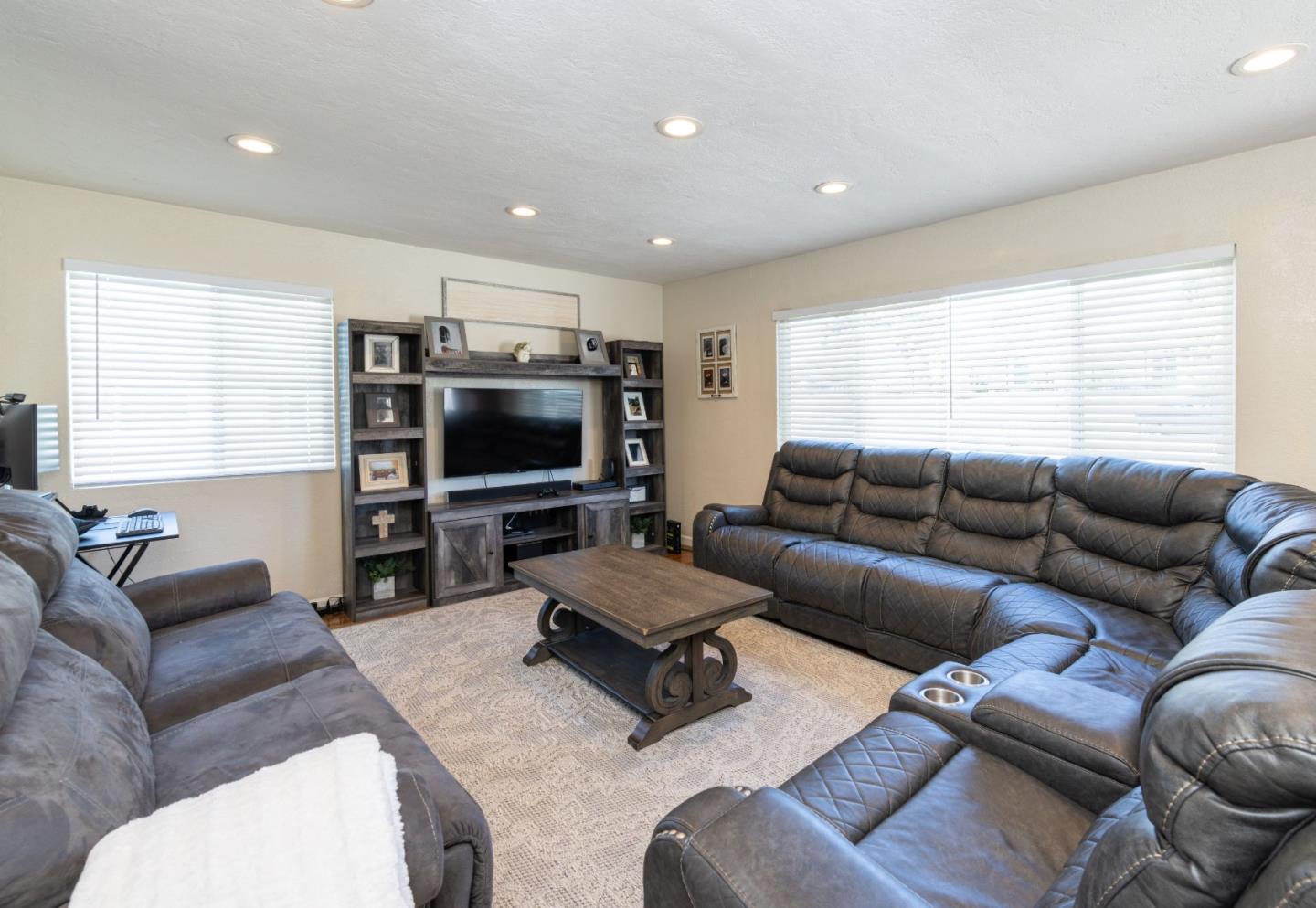 137 Calabasas Road Watsonville, CA 95076 - Photo 9 of 34 Gallery Image 9