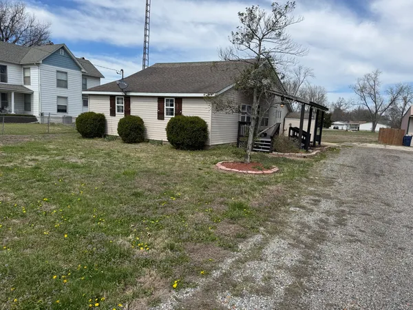$149,999 | 303 West Main Street, Ewing, IL 62836