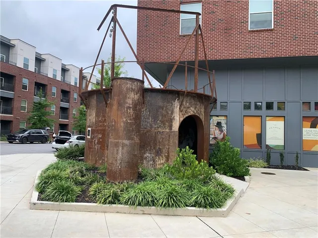 a view of a house with backyard and garden