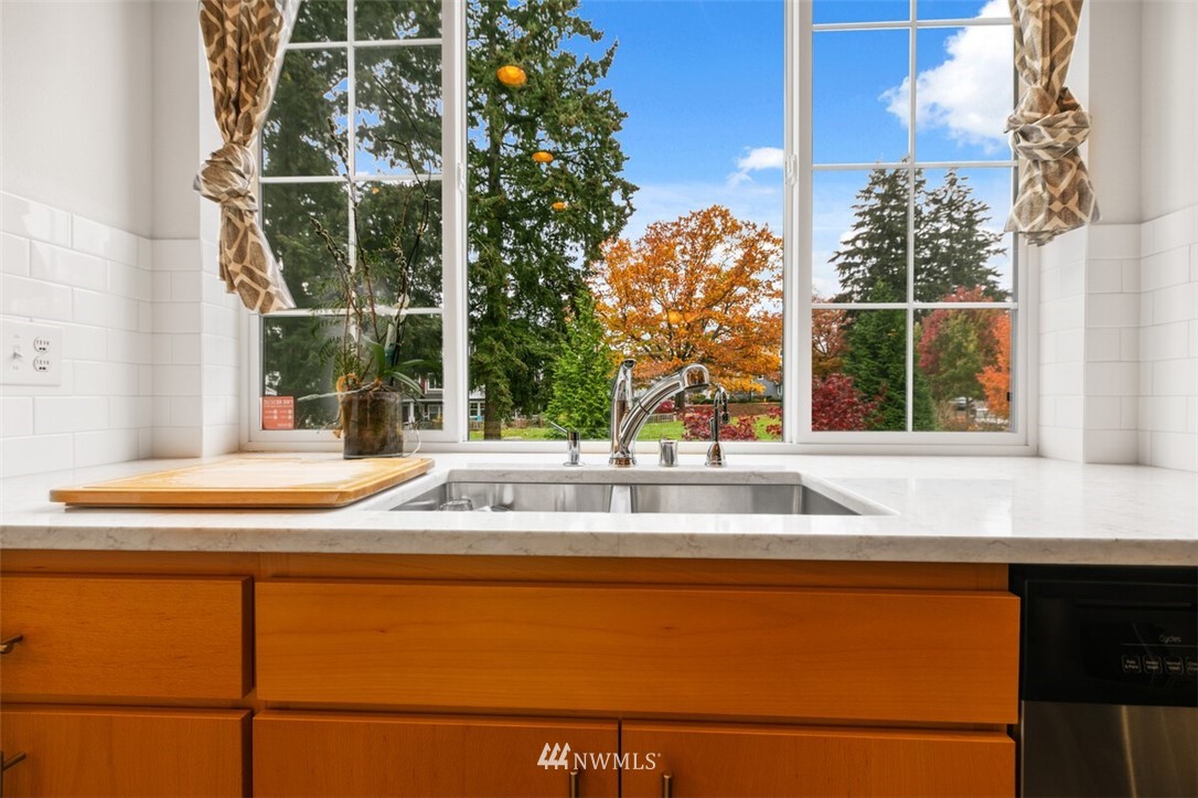 6520 High Point Drive Southwest Seattle, WA 98126 - Photo 4 of 31 Gallery Image 4