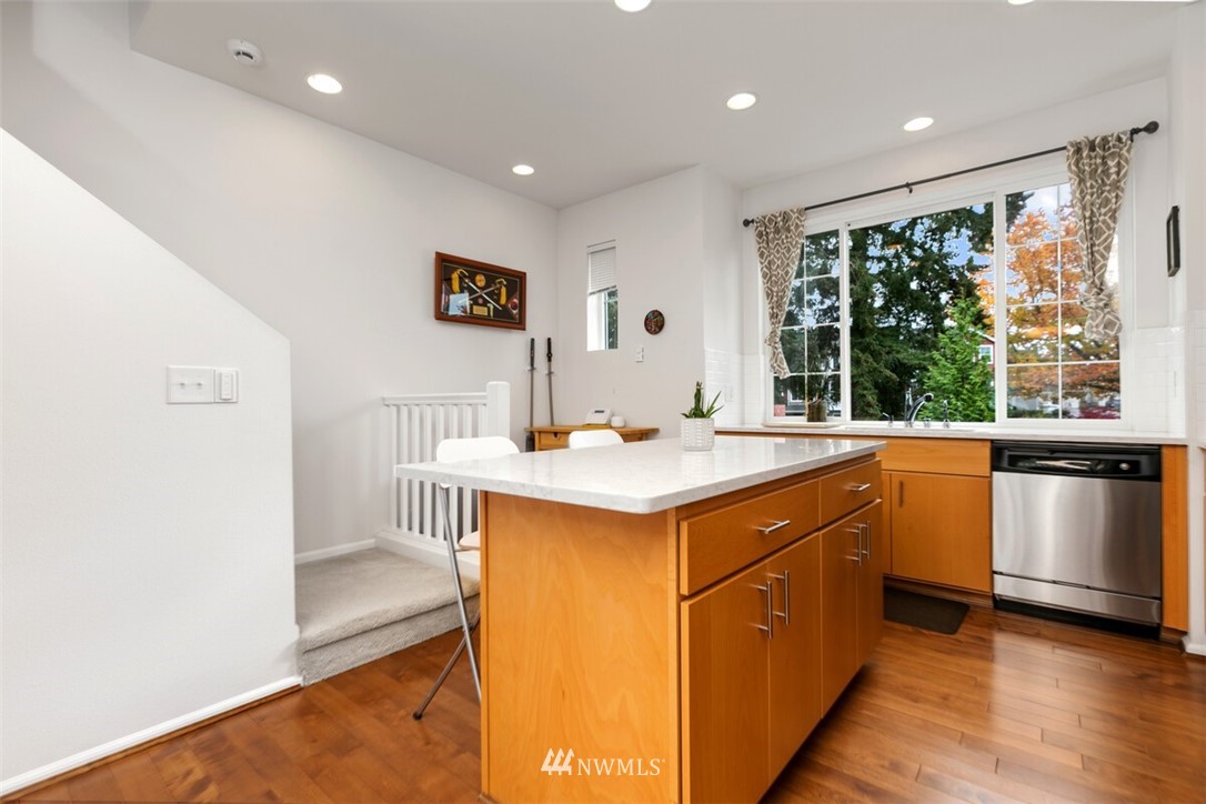 6520 High Point Drive Southwest Seattle, WA 98126 - Photo 9 of 31 Gallery Image 9