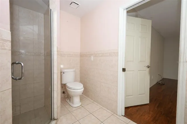 a bathroom with a toilet and a shower