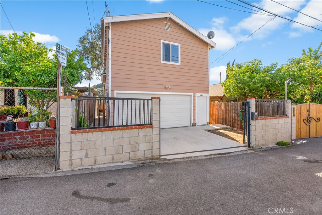 6834 Quinton Lane Tujunga, CA 91042 - Photo 2 of 22