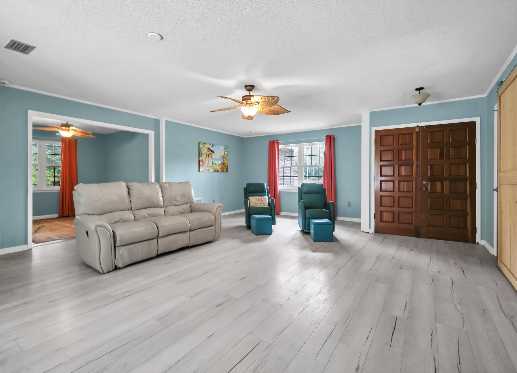 14034 331 Business Freeport, FL 32439 - Photo 33 of 44 a living room with furniture and a wooden floor