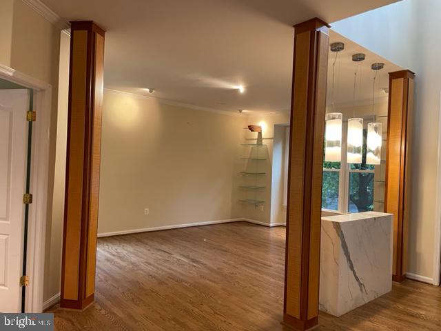 9419 Spruce Tree Circle Bethesda, MD 20814 - Photo 4 of 26 Living room