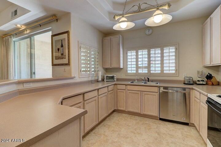 8245 East Bell Road, Unit 128 Scottsdale, AZ 85260 - Photo 12 of 26 Kitchen