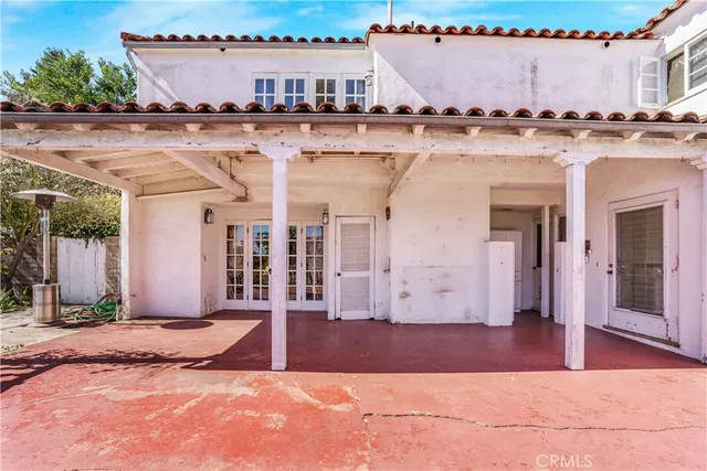 a view of a pathway with a balcony