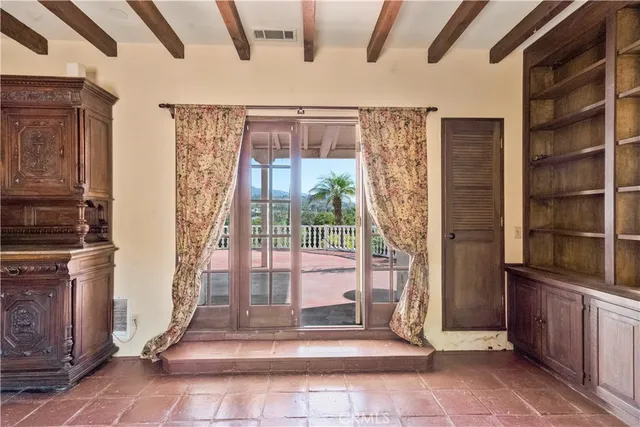 a view of entryway with a front door