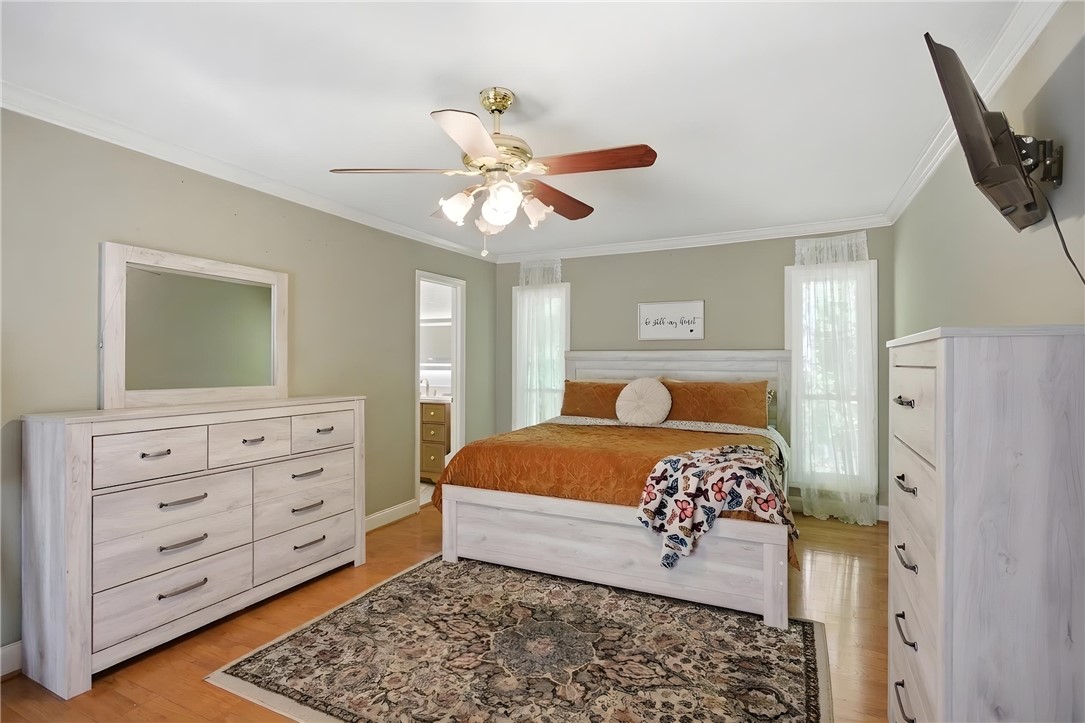 311 Cumberland Way Anderson, SC 29621 - Photo 15 of 44 Hardwood flooring and a ceiling fan with integrated lighting create a comfortable, inviting atmosphere.
