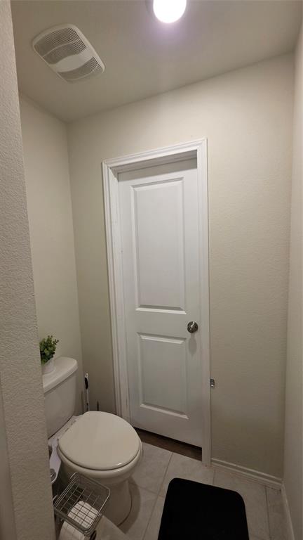 409 Samuel Street Denton, TX 76207 - Photo 33 of 40 a bathroom with a toilet and a shower