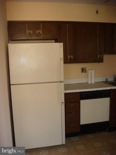 9330 Decatur Place Laurel, MD 20723 - Photo 11 of 29 Kitchen